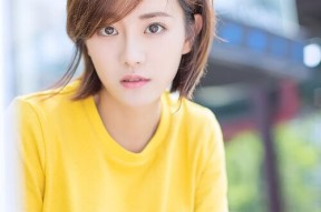 九游娱乐官网 (JIUYOU)-C罗赛后在球场中央独自默哀致敬传奇，c罗出战