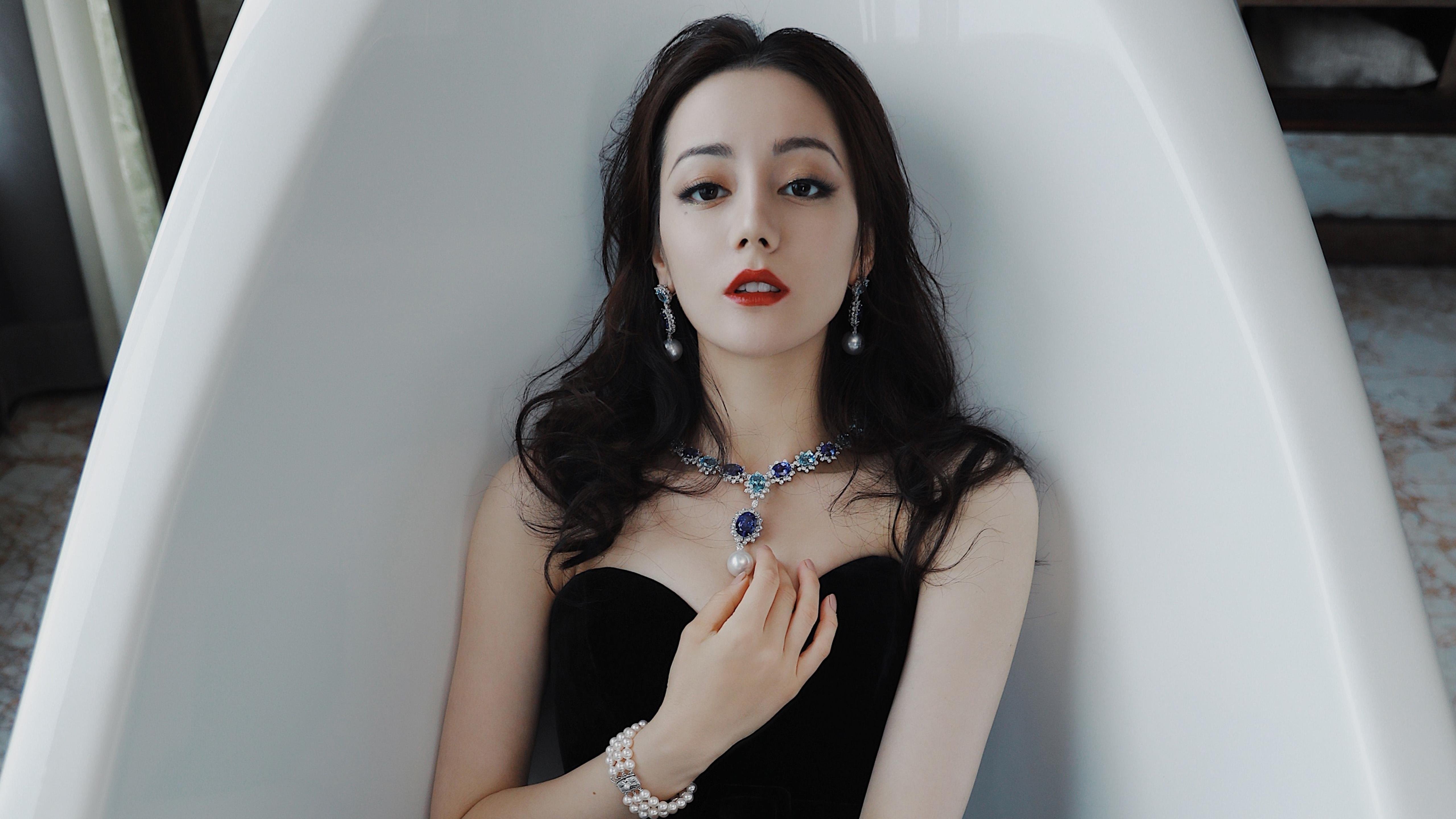 陈佳极速入水领跑蝶泳决赛,游泳陈佳